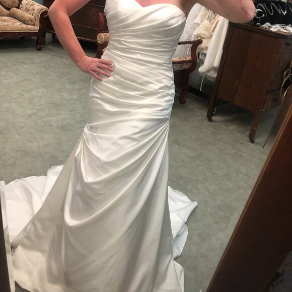 SAMPLE Satin Wedding Dress, Ivory Simple Mermaid Fit & Flare Sexy, Corset back - Picture 5 of 10